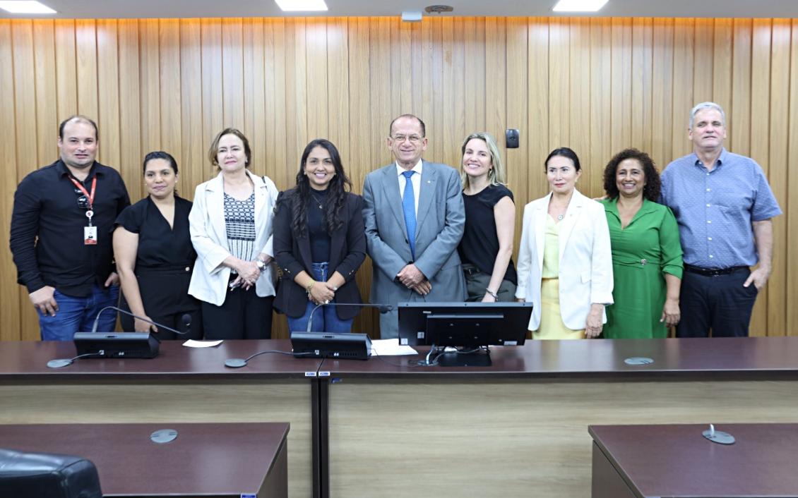 Reunião ocorreu na sala das comissões