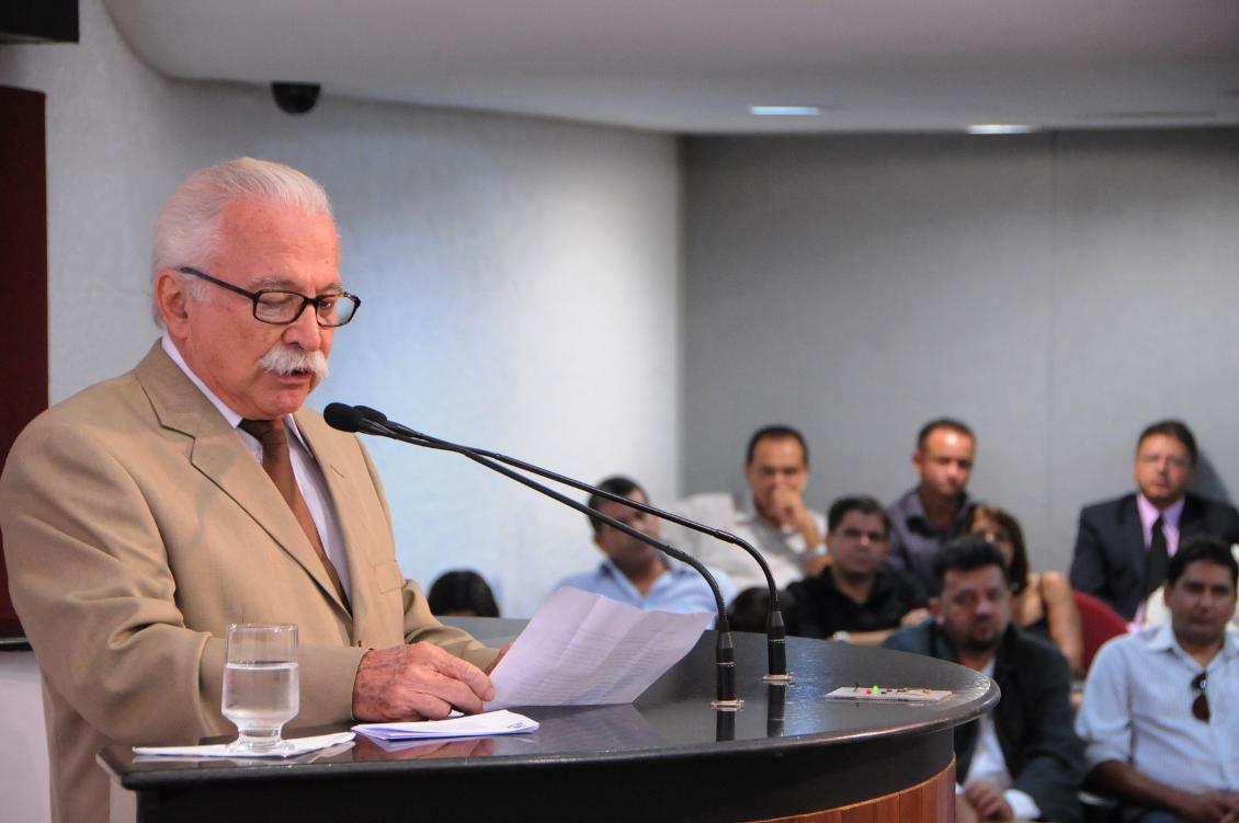 Dr. Eduardo Manzano