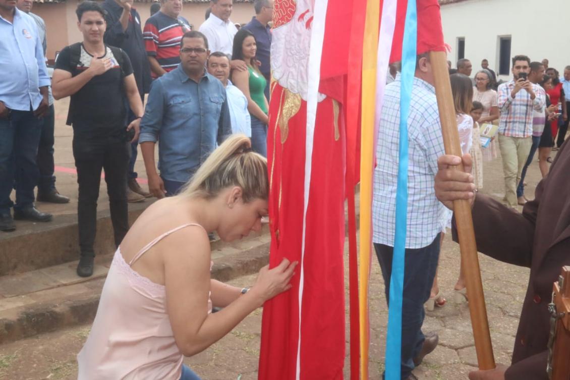 A celebração contou com muitos hinos religiosos, comidas típicas, folia e fé.