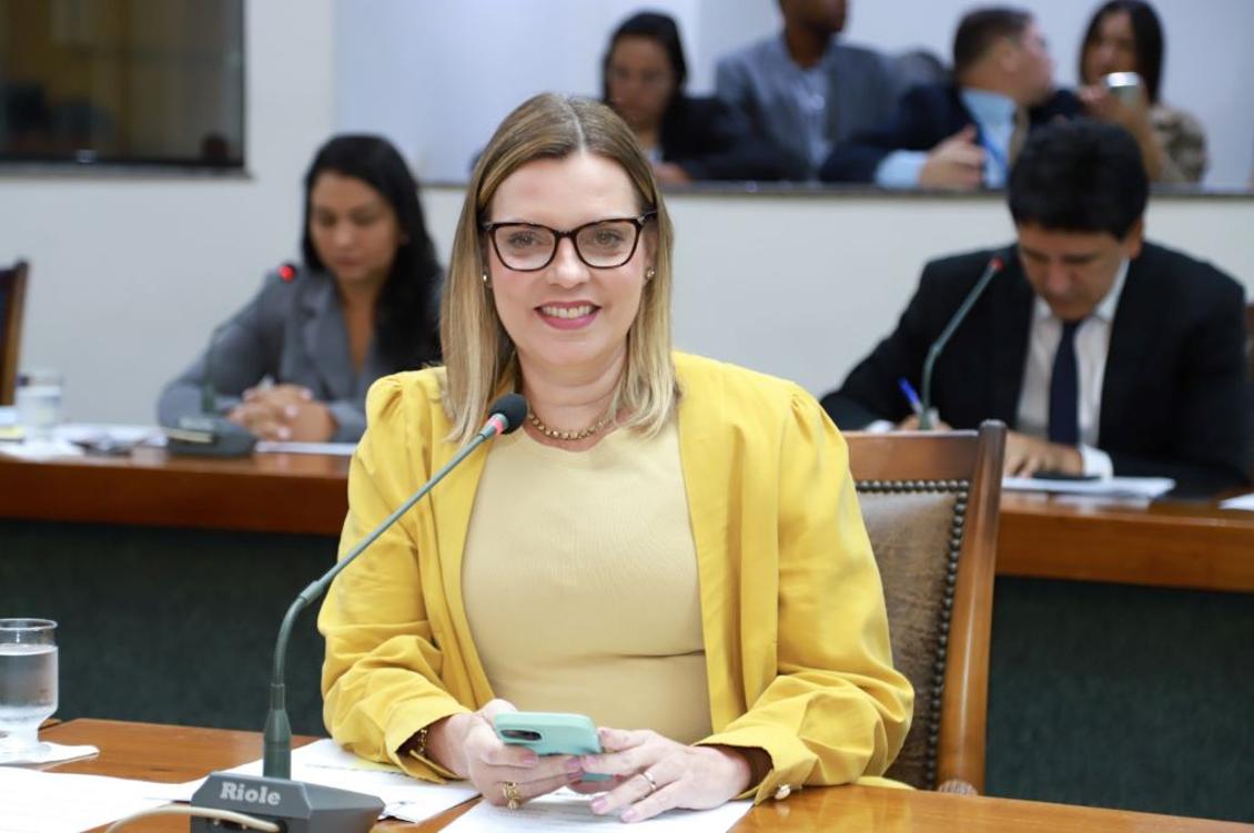 PL aprovada na Aleto garante exame de mamografia para mulheres com histórico de câncer na família PL aprovada na Aleto garante exame de mamografia para mulheres com histórico de câncer na família