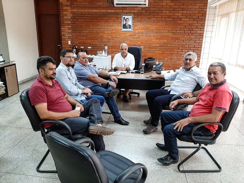 Cleiton Cardoso em reunião na Terratins Cleiton Cardoso em reunião na Terratins