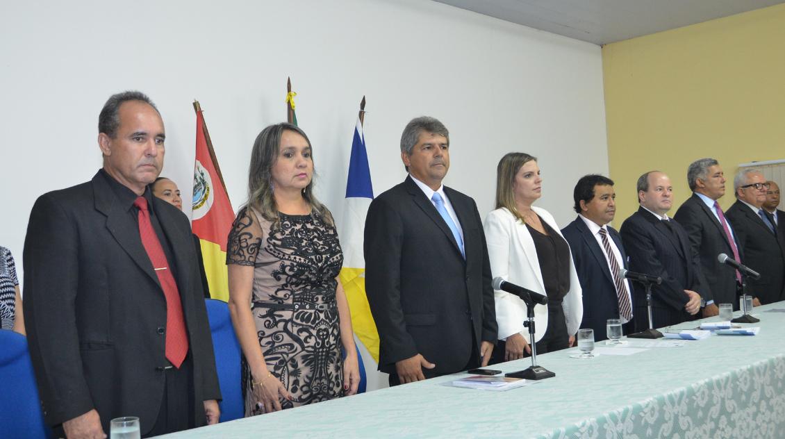 Deputado Júnior Evangelista homenageia Miracema e seus administradores