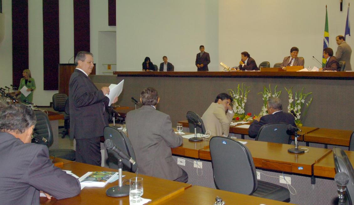 Sessão extra nesta quarta-feira,14. Sessão extra nesta quarta-feira,14.