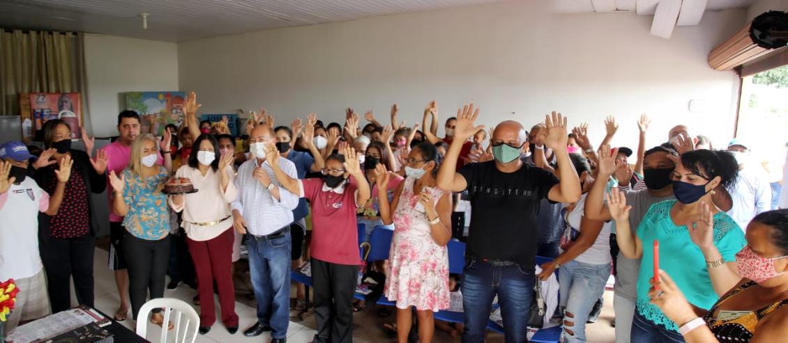 Na ocasião, os presentes parabenizaram a deputada Valderez pela passagem de seu aniversário. Na ocasião, os presentes parabenizaram a deputada Valderez pela passagem de seu aniversário.