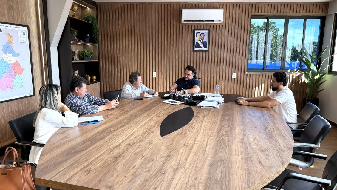 Vilmar na Ageto acompanhado do prefeito Jarbas, primeira-dama Darlane e secretário Kaio