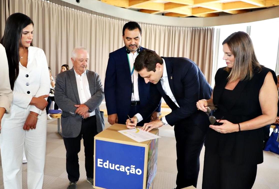 Deputado Olyntho Neto (Republicanos), durante a assinatura do acordo que beneficiará jovens do TO