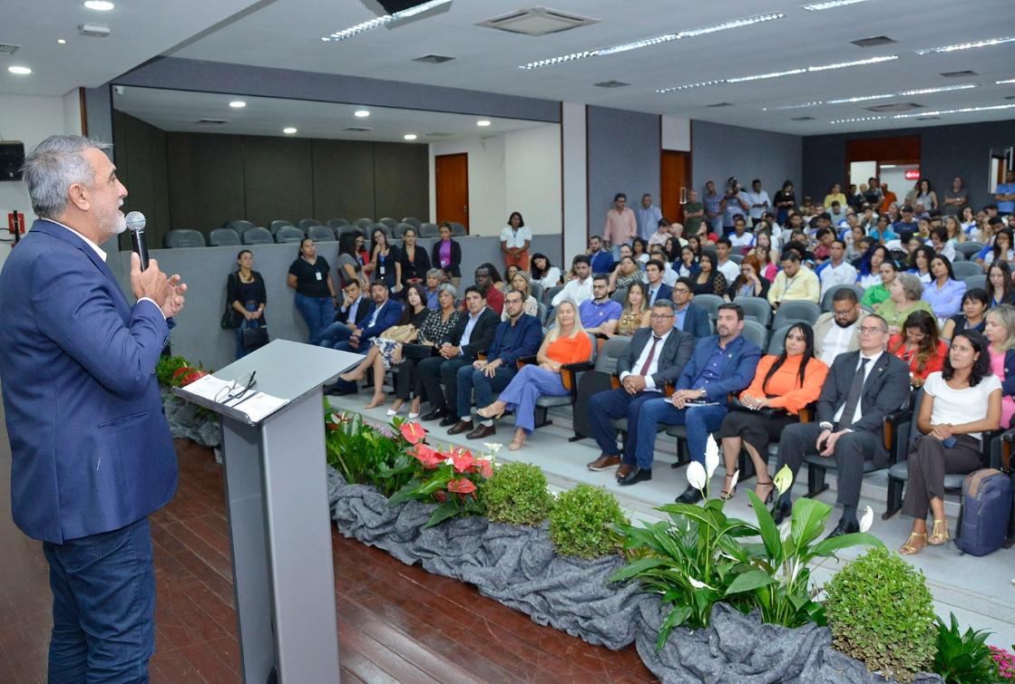 Presidente da Casa, Amélio Cayres, faz abertura do ano letivo