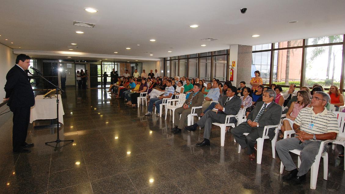 Júnior Coimbra discursa em homenagem às mães Júnior Coimbra discursa em homenagem às mães