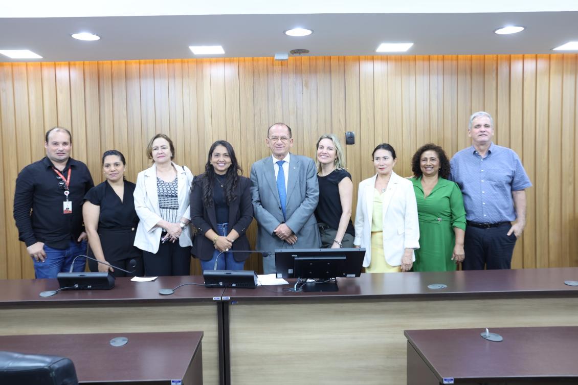 Reunião ocorreu na sala das comissões