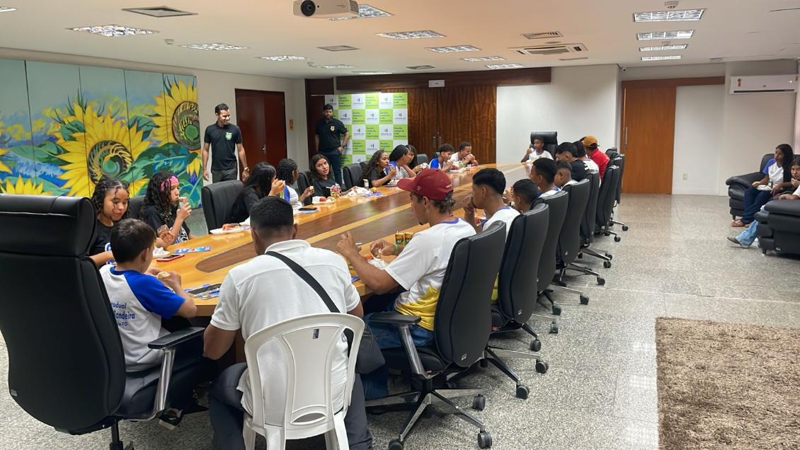 Projeto visa aproximar os estudantes do Poder Legislativo estadual Projeto visa aproximar os estudantes do Poder Legislativo estadual