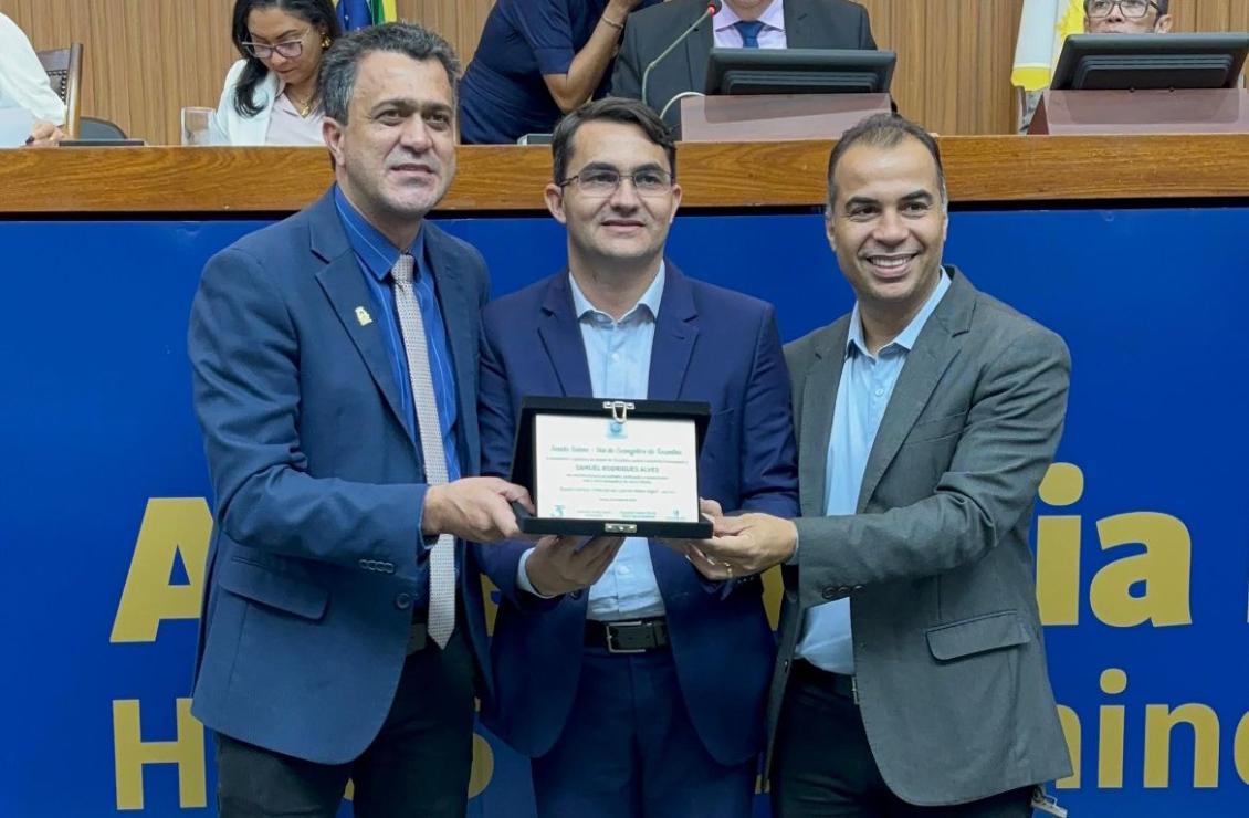 O deputado prestou homenagens ao Pastor Samuel Rodrigues Alves