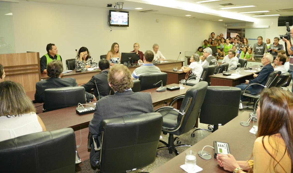 Deputada Luana Ribeiro comanda reunião sobre a saúde no Tocantins