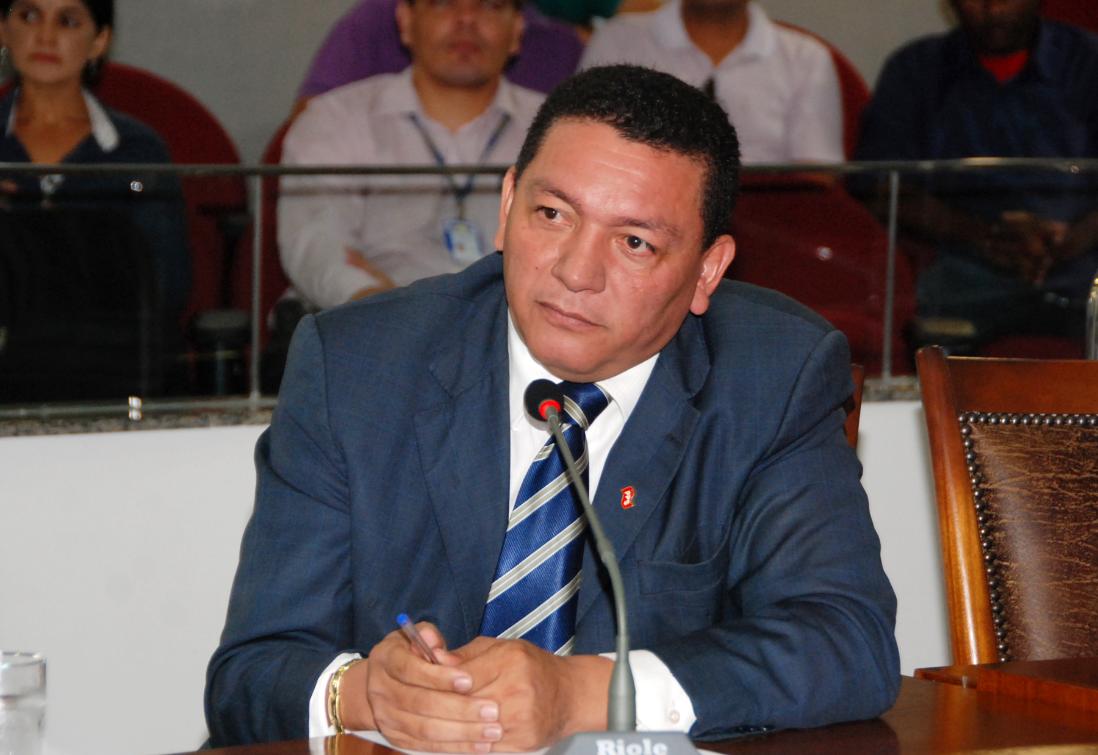 Deputado solicita passe livre para Policiais Deputado solicita passe livre para Policiais