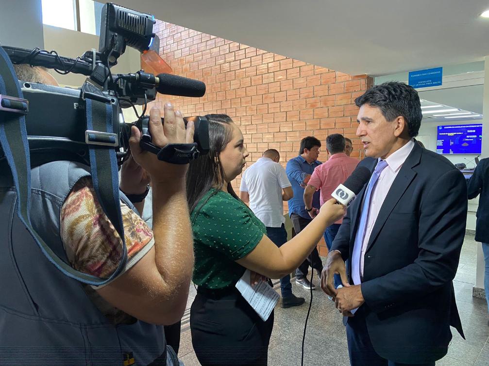 Em entrevista, deputado reforça data em que ocorrerá audiência pública na Aleto. Em entrevista, deputado reforça data em que ocorrerá audiência pública na Aleto.