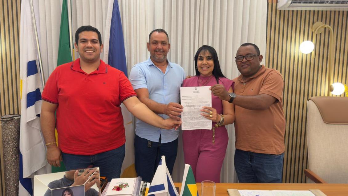 Janad Valcari articula destinação de um caminhão-pipa para Couto Magalhães Janad Valcari articula destinação de um caminhão-pipa para Couto Magalhães