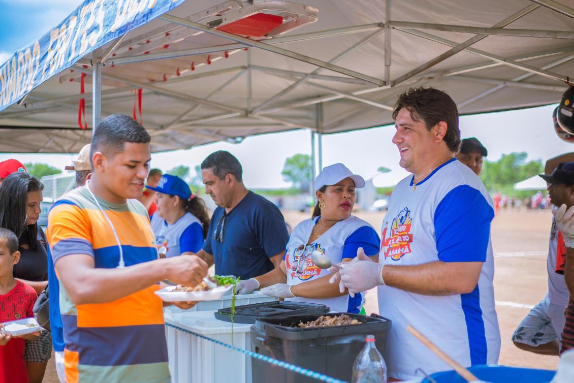 Incentivador do esporte, Eduardo Fortes atende milhares de pessoas em sua barraca na Copa do Craque