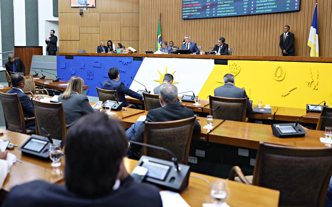Reajuste previdenciário e revisão anual dos salários dos servidores foram aprovados