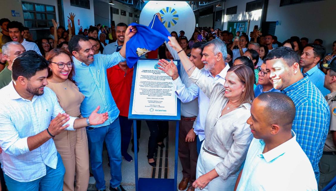 Amélio Cayres participou da inaguração de rerforma de escola em Palmas