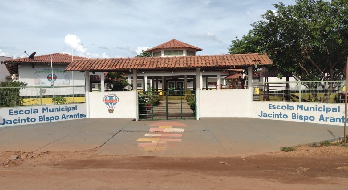 Escola Municipal Jacinto Bispo Arantes em Luzimangues.