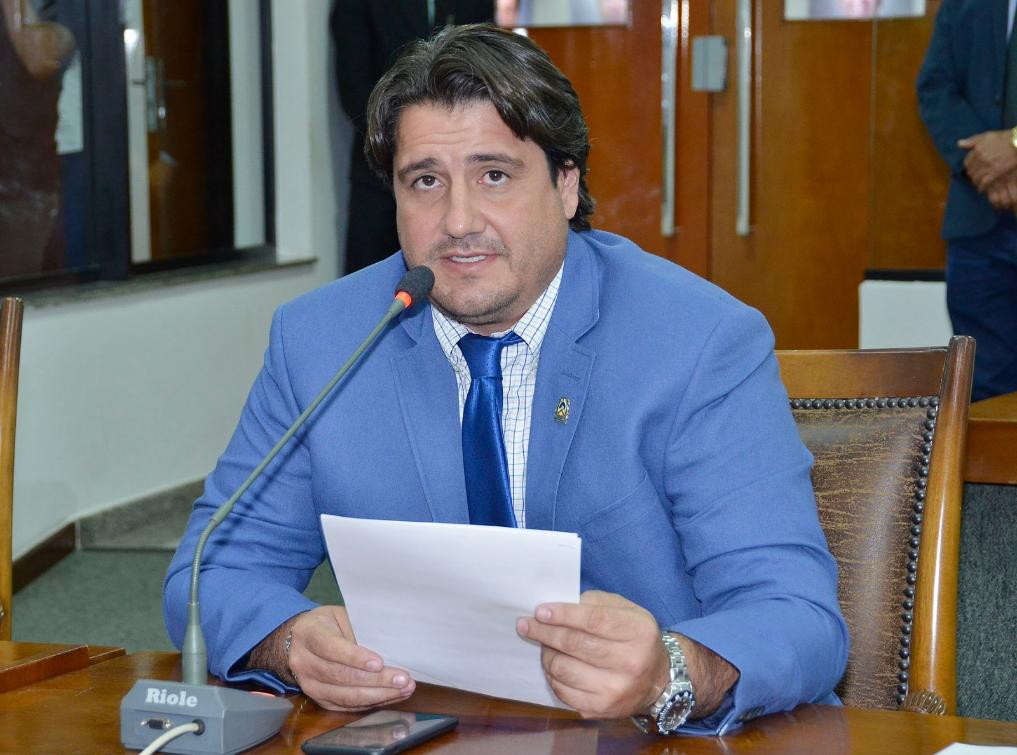 Eduardo Fortes solicita cobertura de quadras poliesportivas de Gurupi