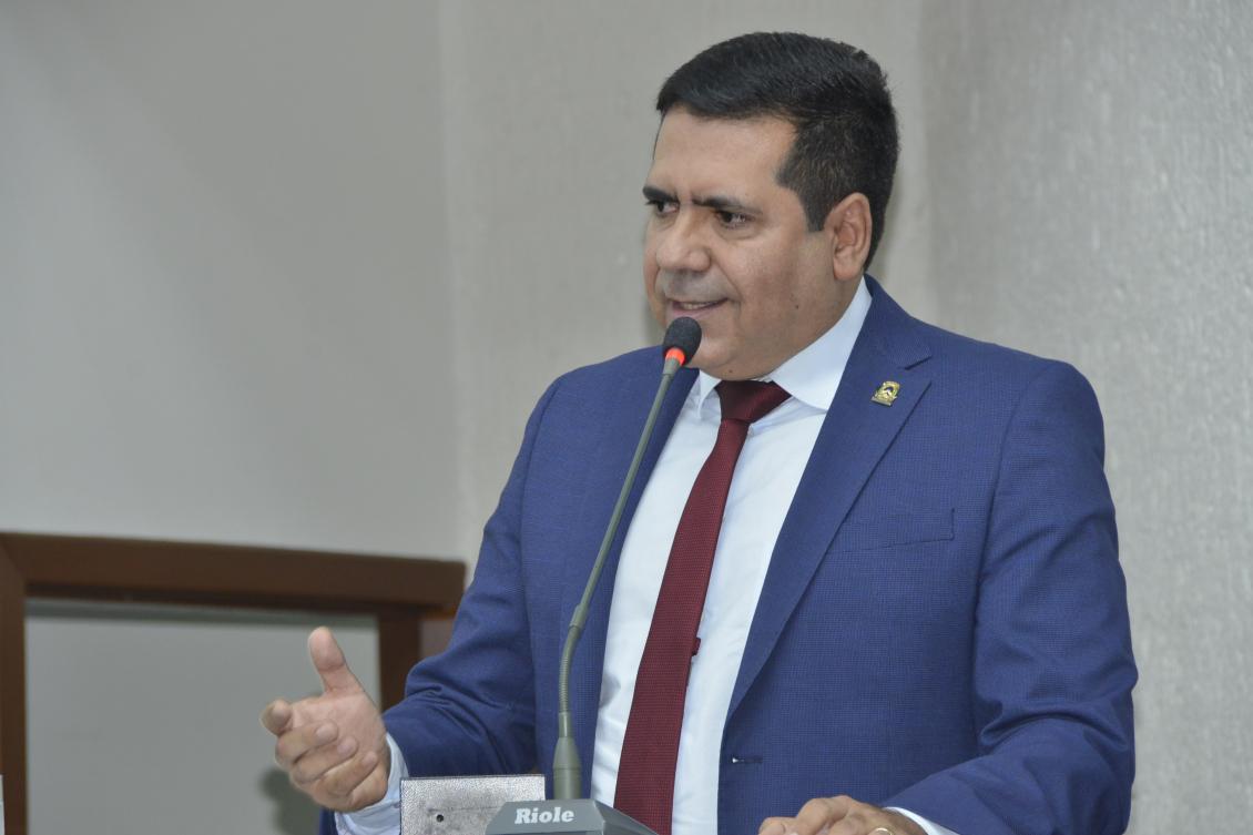 Na apresentação da proposta, o parlamentar relembrou que é autor do projeto de criação da clínica Na apresentação da proposta, o parlamentar relembrou que é autor do projeto de criação da clínica