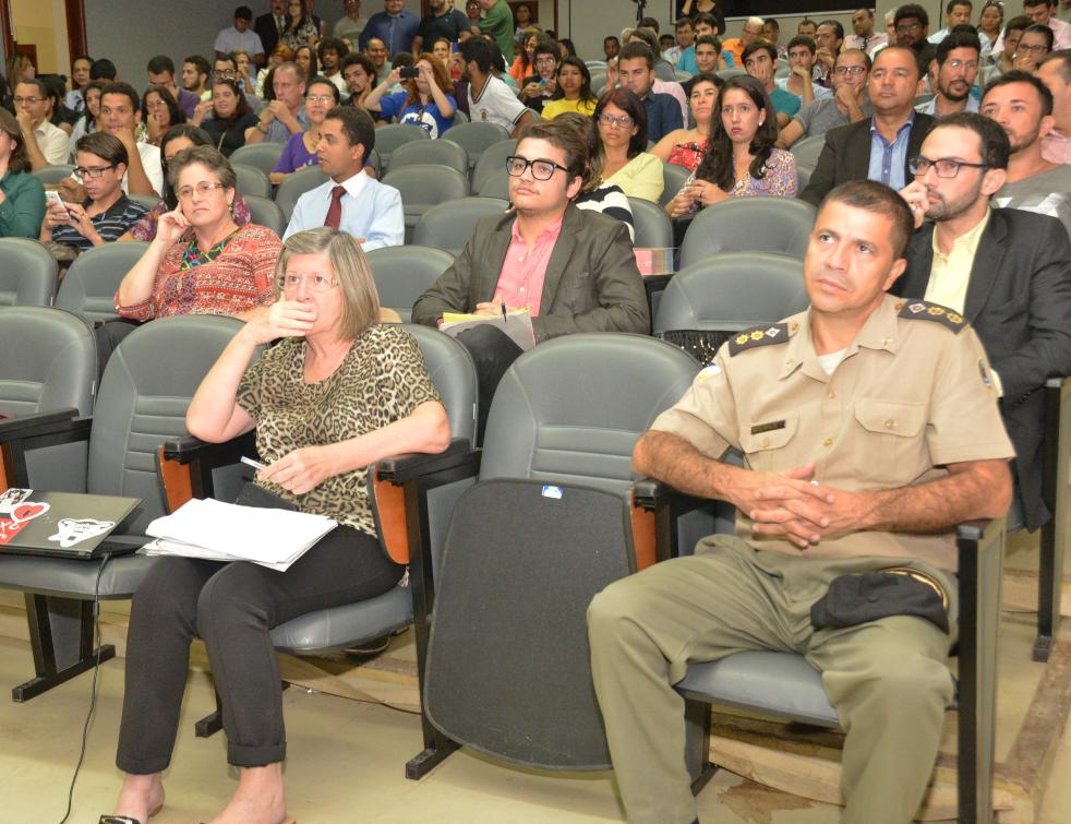 Deputado Zé Roberto em debate na Audiência Pública dirigida a LGBT