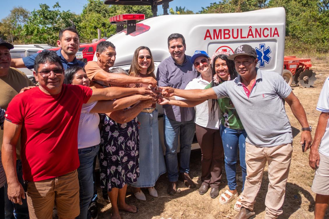  Durante o seu mandato, já foram entregues 13 ambulâncias aos municípios tocantinenses