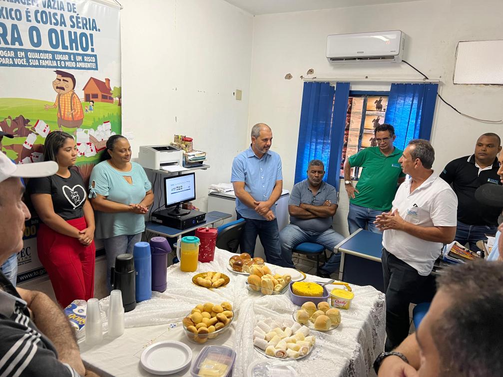 Deputado Wiston Gomes ao lado de lideranças de Miracema