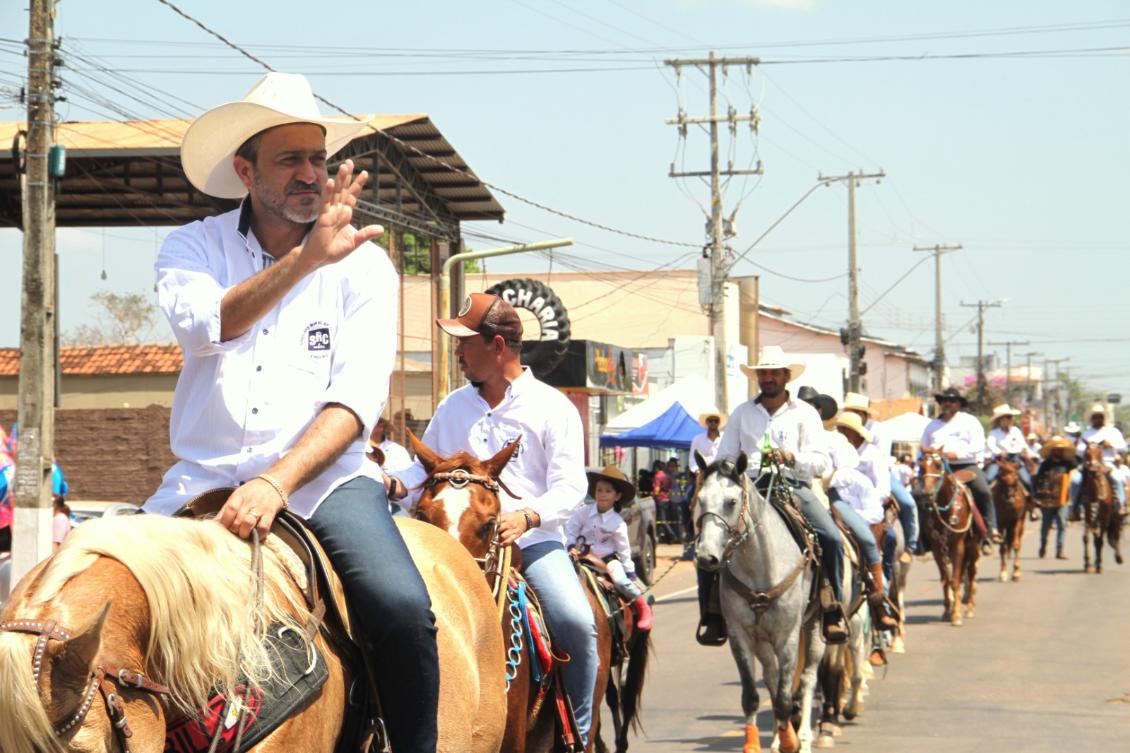 Deputado estadual esteve presente na Cavalgada da 24ª ExpoColinas