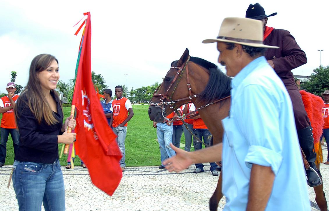 Deputada Luana Ribeiro recepciona foliões Deputada Luana Ribeiro recepciona foliões