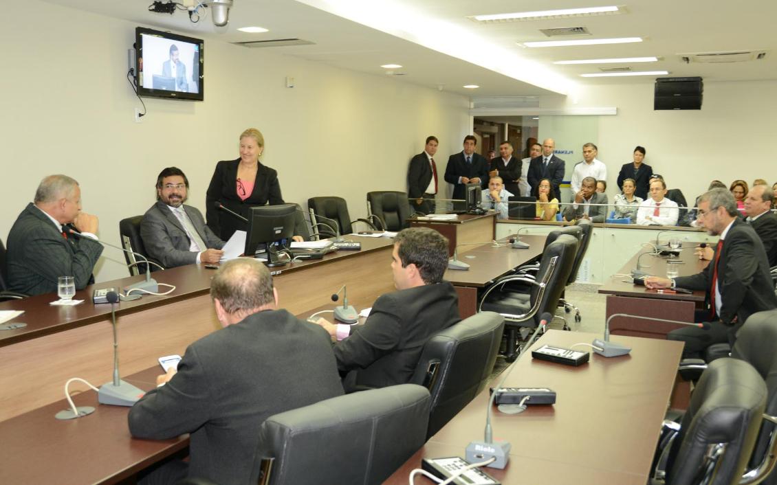 Comissão de Segurança Pública aprova data base de servidores Comissão de Segurança Pública aprova data base de servidores