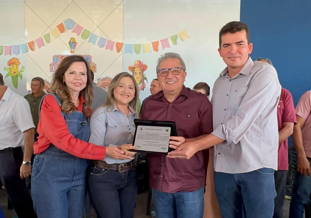 A homenagem foi realizada em reconhecimento ao apoio parlamentar do deputado A homenagem foi realizada em reconhecimento ao apoio parlamentar do deputado