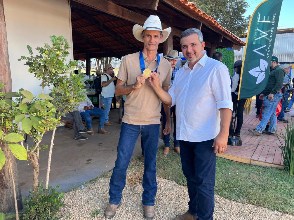 Wiston Gomes ao lado do seu homenageado, Luciano Andrade Gouveia Vilela Wiston Gomes ao lado do seu homenageado, Luciano Andrade Gouveia Vilela
