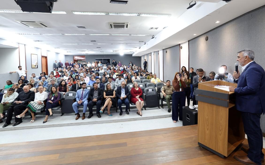 O encontro foi aberto pelo presidente da Casa, deputado Amélio Cayres