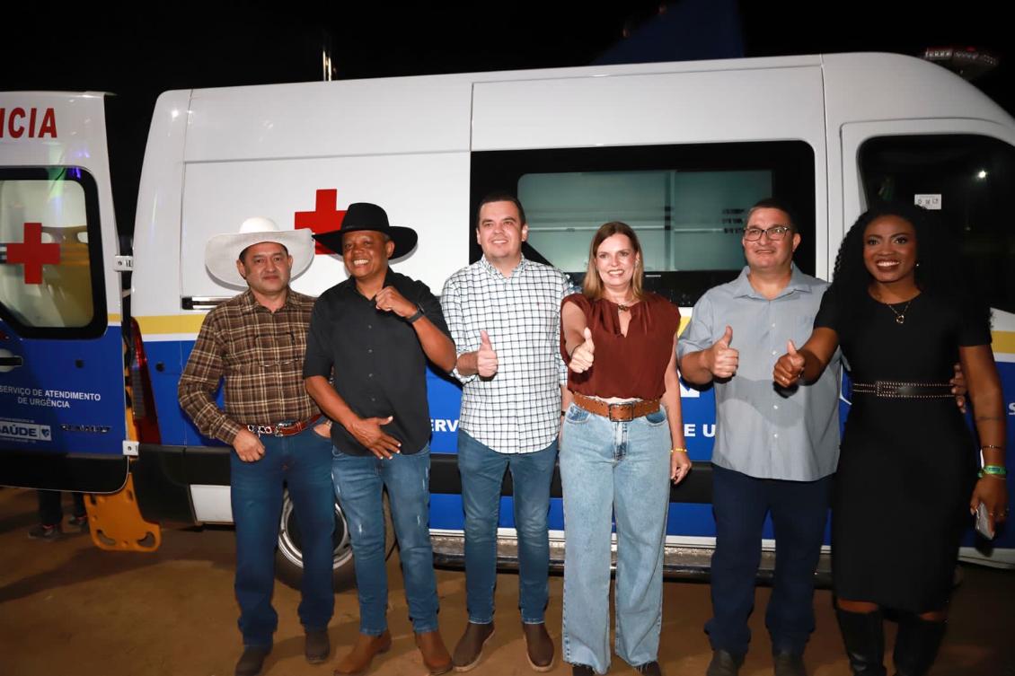 Deputada Claudia entrega ambulância para Brejinho de Nazaré 