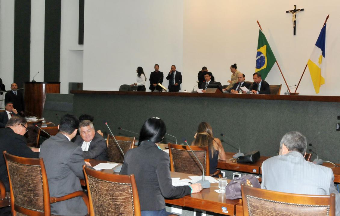 Revisão dos salários do TCE vai para CCJ Revisão dos salários do TCE vai para CCJ