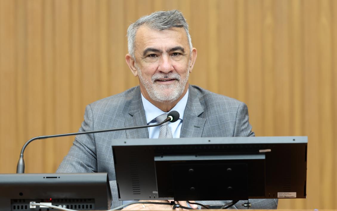 Amélio Cayres será condecorado com a Medalha do Mérito Legislativo Pedro Ludovico Teixeira Amélio Cayres será condecorado com a Medalha do Mérito Legislativo Pedro Ludovico Teixeira