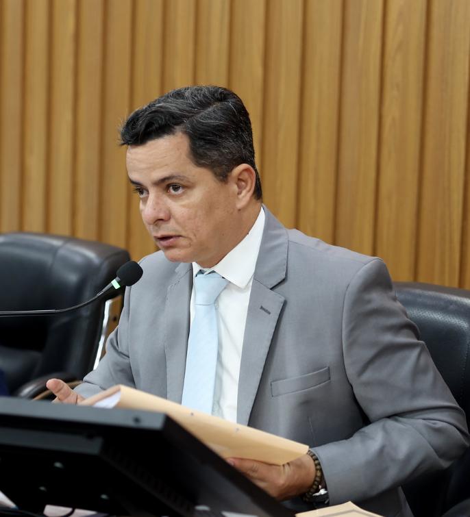 Deputado emplaca propostas que vão de políticas sociais a medidas de defesa animal no Tocantins.