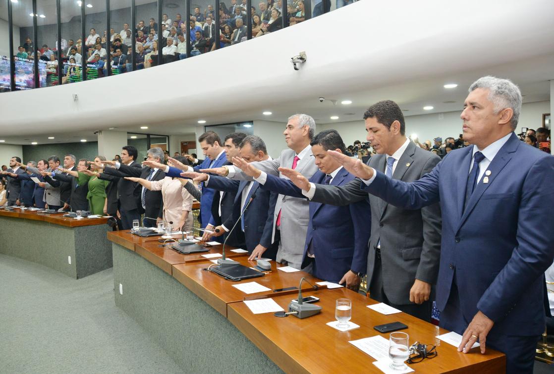 Dos empossados, 5 são mulheres, e 8 são novatos.