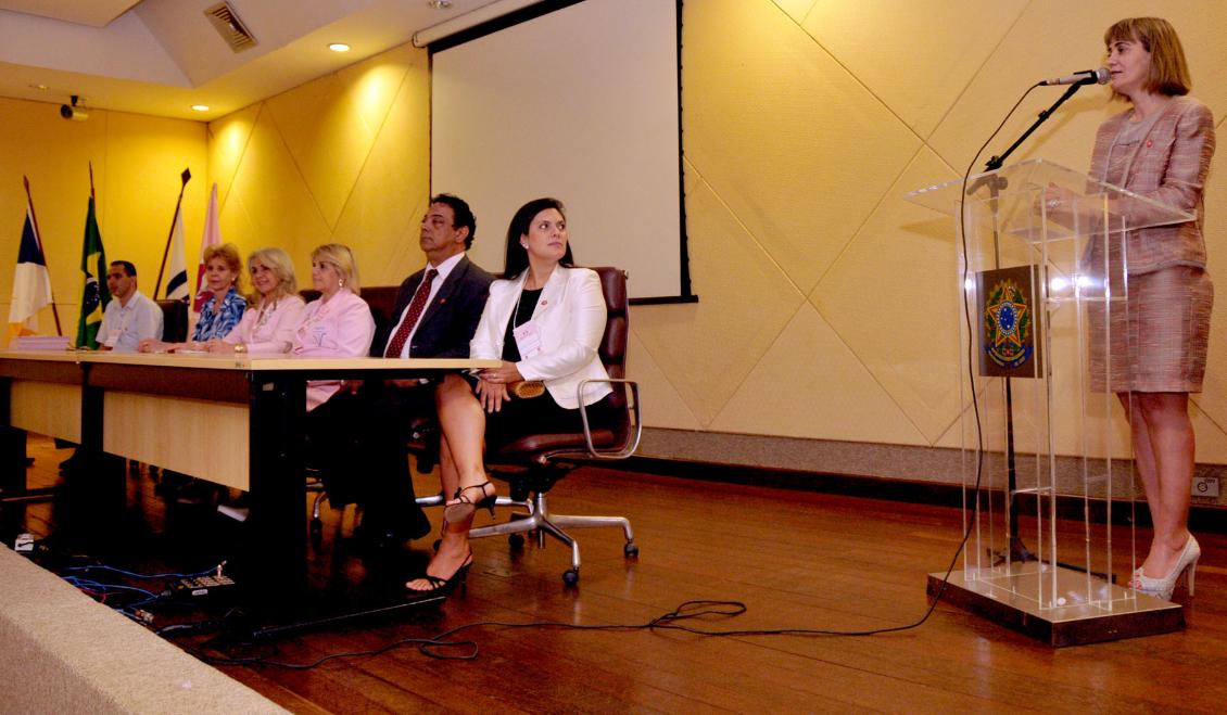 Marcela Cardoso e representantes de outros Estados