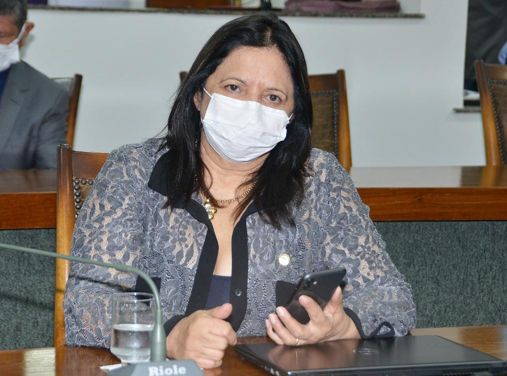 Deputada se dispõe a atuar na promoção de políticas que garantam proteção durante a pandemia Deputada se dispõe a atuar na promoção de políticas que garantam proteção durante a pandemia