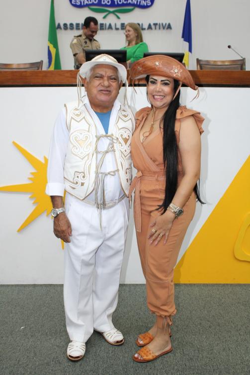 Professora Janad Valcari e Manoel Cirqueira na Aleto