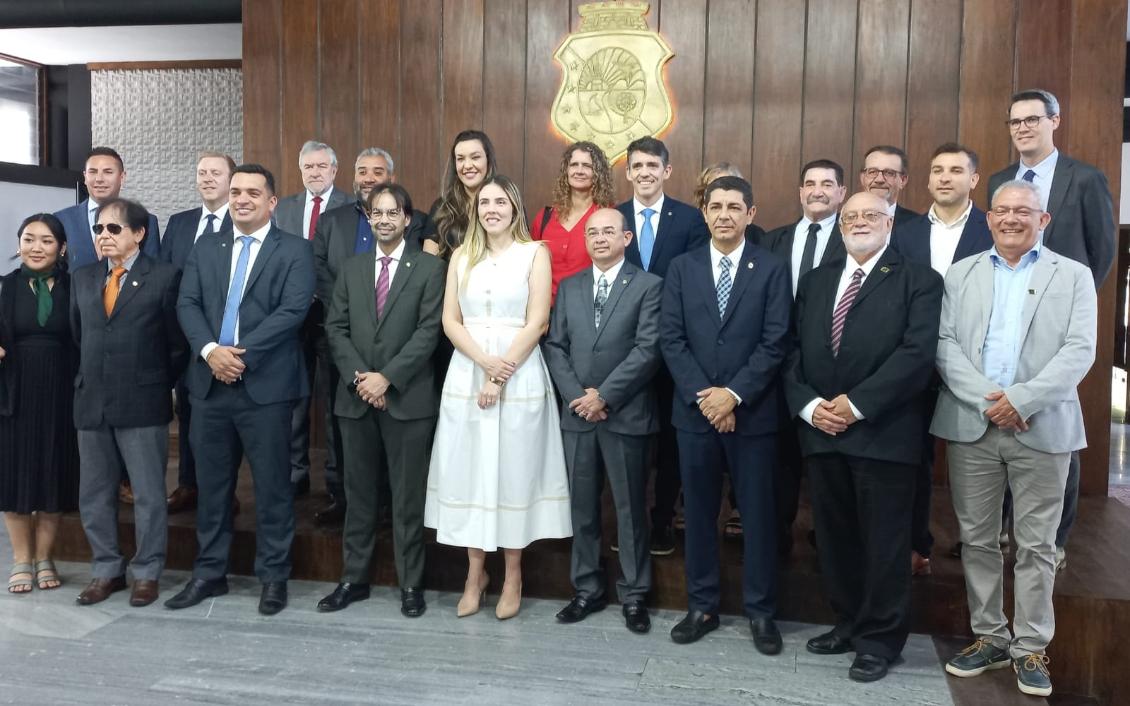Parlamentares defenderam o fortalecimento do legislativo no Brasil, América Latina e do Norte