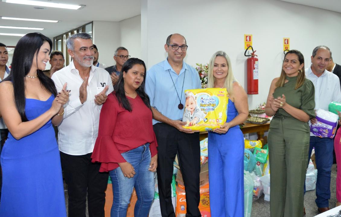 O presidente da Aleto homenageou as servidoras durante uma ação social da Casa de Leis