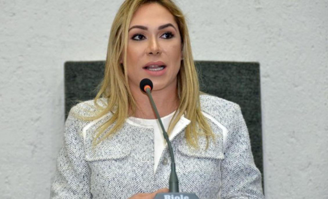 Luana comemora retorno do serviço de radioterapia Luana comemora retorno do serviço de radioterapia