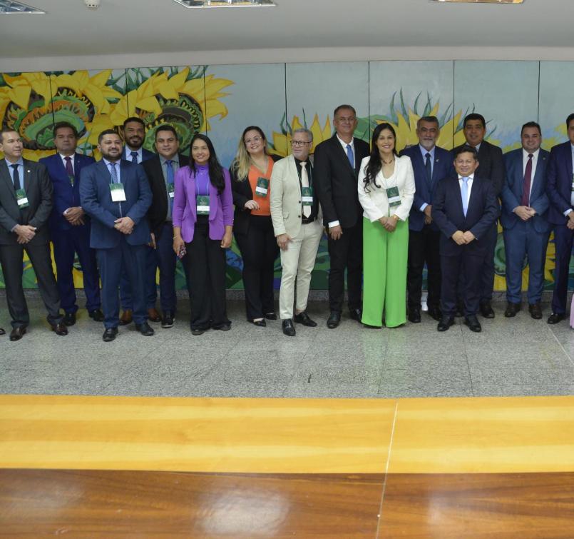 “O evento reuniu parlamentares que compõem a Região Norte e do Mato Grosso.