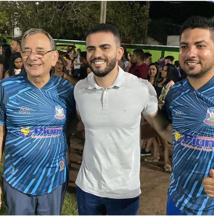 Prefeito de Pium Valdemir Barros, deputado Léo Barbosa (Republicanos) e secretário Antonio Júnior Prefeito de Pium Valdemir Barros, deputado Léo Barbosa (Republicanos) e secretário Antonio Júnior