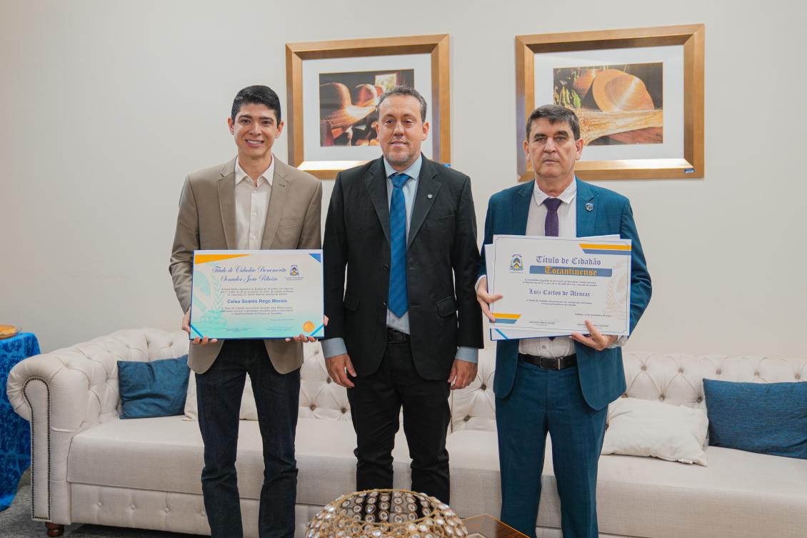 Deputado entre os homenageados prefeito Celso Morais e Coronel Alencar .