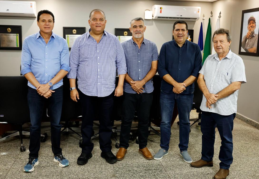 Visita do senador aconteceu na manhã desta quinta-feira, 5