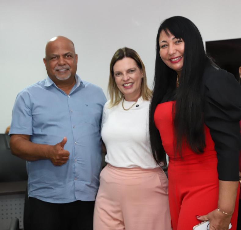 Claudia Lelis e prefeito Kaue  comemoram liberação de emenda para Formoso do Araguaia 